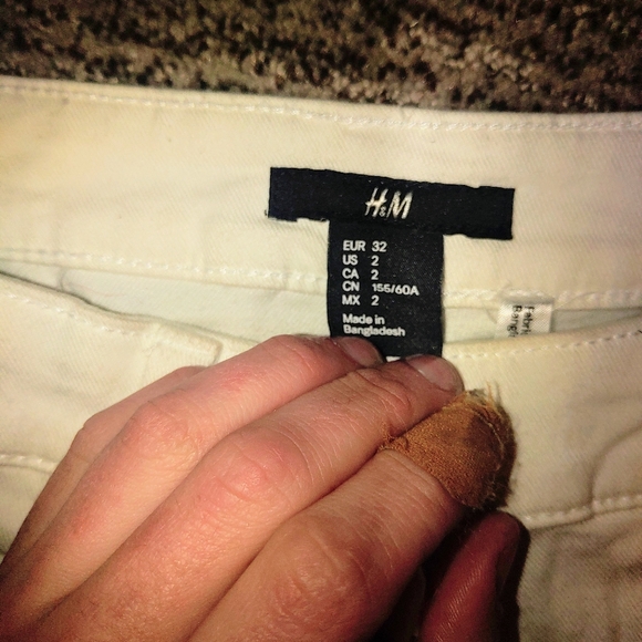White h&m shorts never worn - Picture 2 of 2